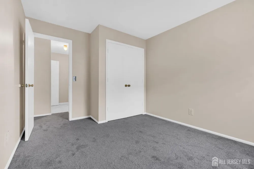 2101 Bayhead Drive Parlin, NJ 08859