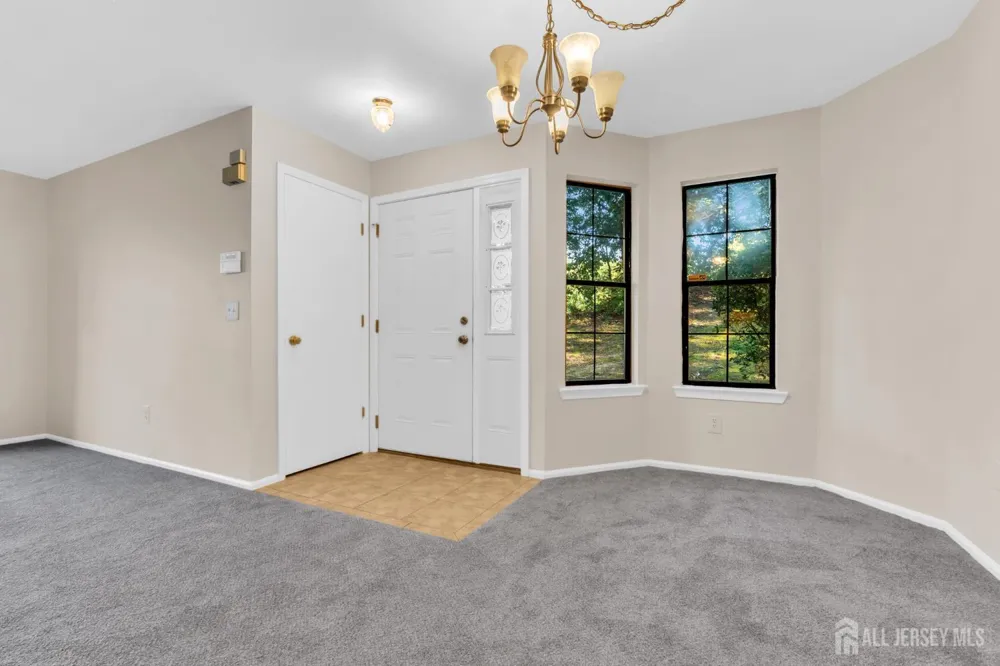 2101 Bayhead Drive Parlin, NJ 08859