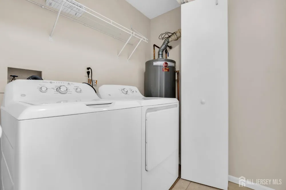 2101 Bayhead Drive Parlin, NJ 08859