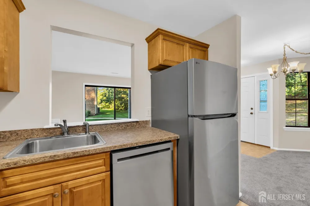 2101 Bayhead Drive Parlin, NJ 08859