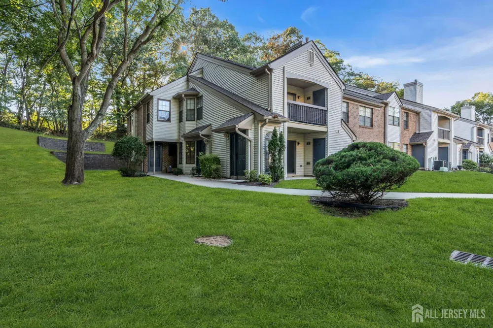 2101 Bayhead Drive Parlin, NJ 08859