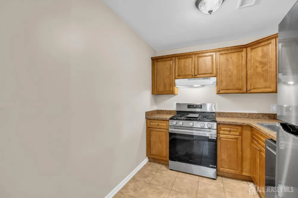 2101 Bayhead Drive Parlin, NJ 08859
