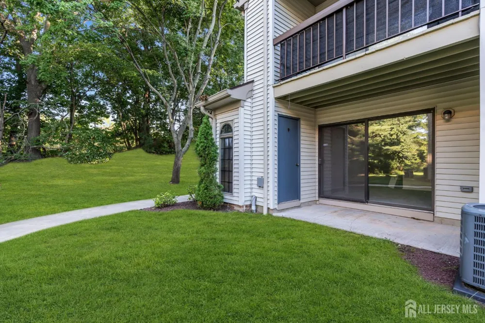 2101 Bayhead Drive Parlin, NJ 08859