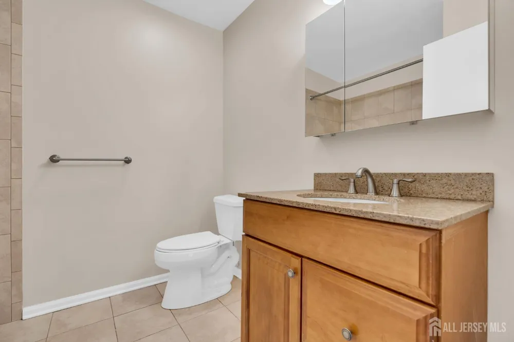 2101 Bayhead Drive Parlin, NJ 08859