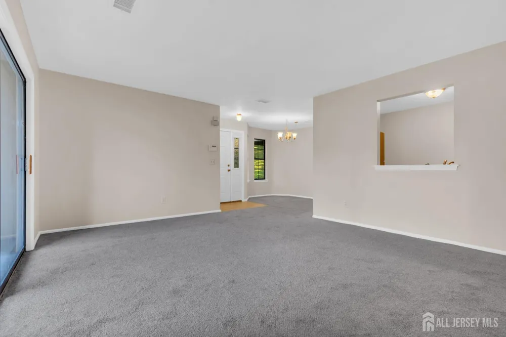 2101 Bayhead Drive Parlin, NJ 08859