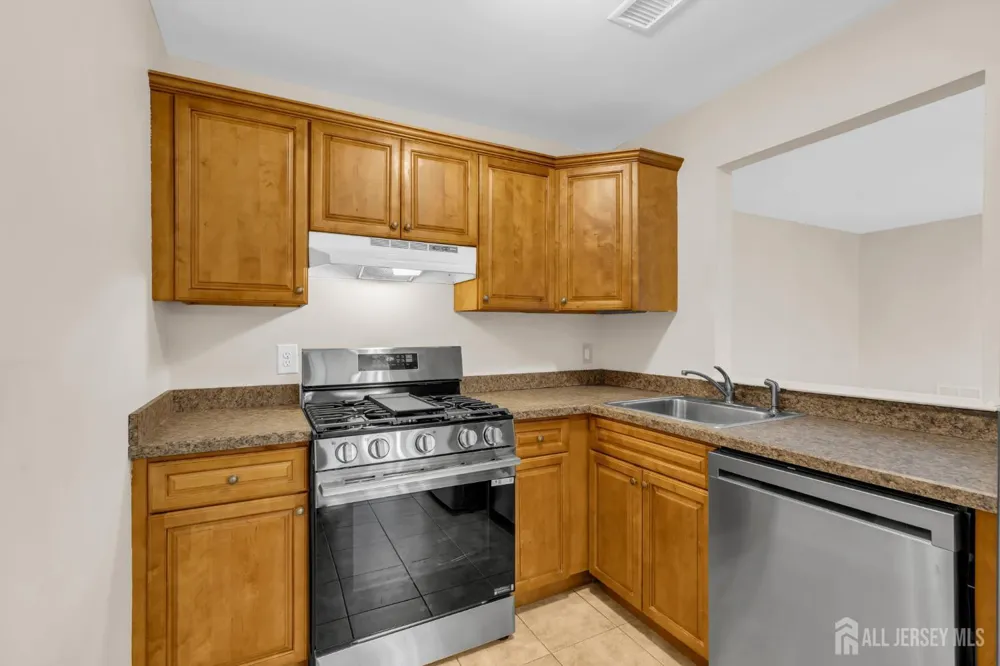2101 Bayhead Drive Parlin, NJ 08859
