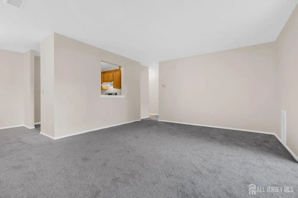 2101 Bayhead Drive Parlin, NJ 08859