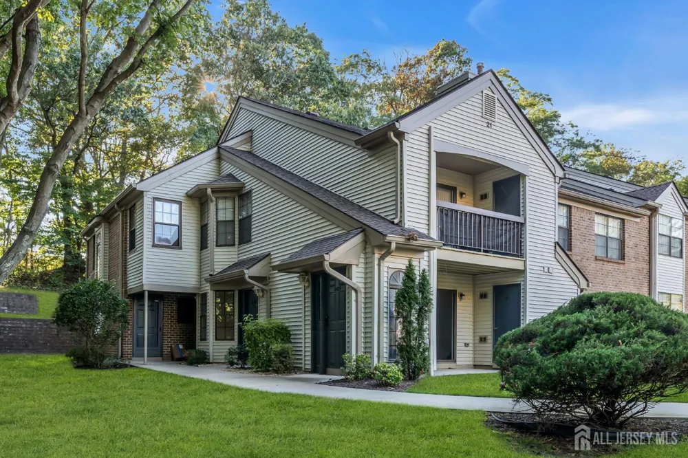2101 Bayhead Drive Parlin, NJ 08859