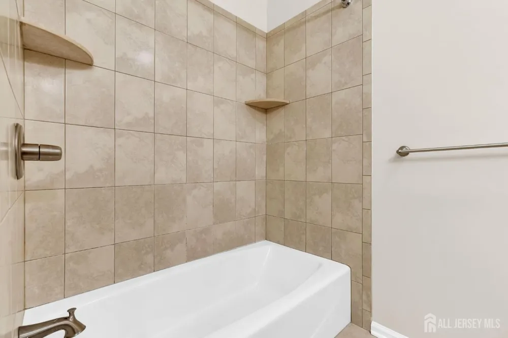 2101 Bayhead Drive Parlin, NJ 08859