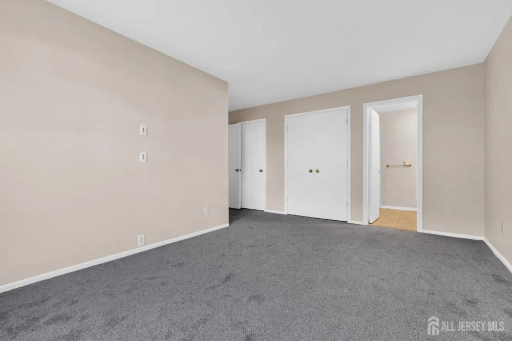 2101 Bayhead Drive Parlin, NJ 08859