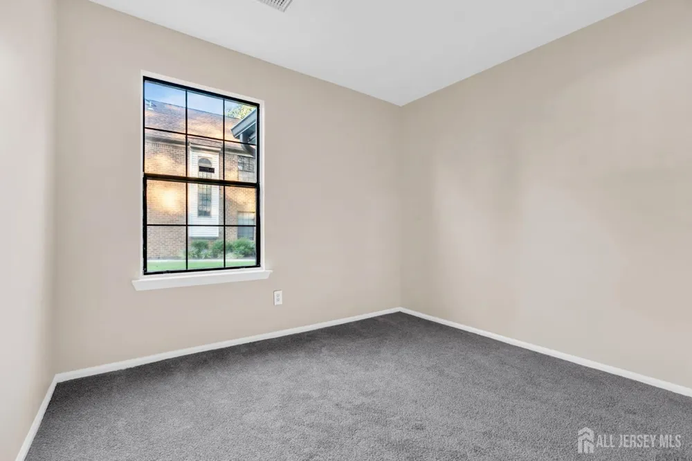 2101 Bayhead Drive Parlin, NJ 08859