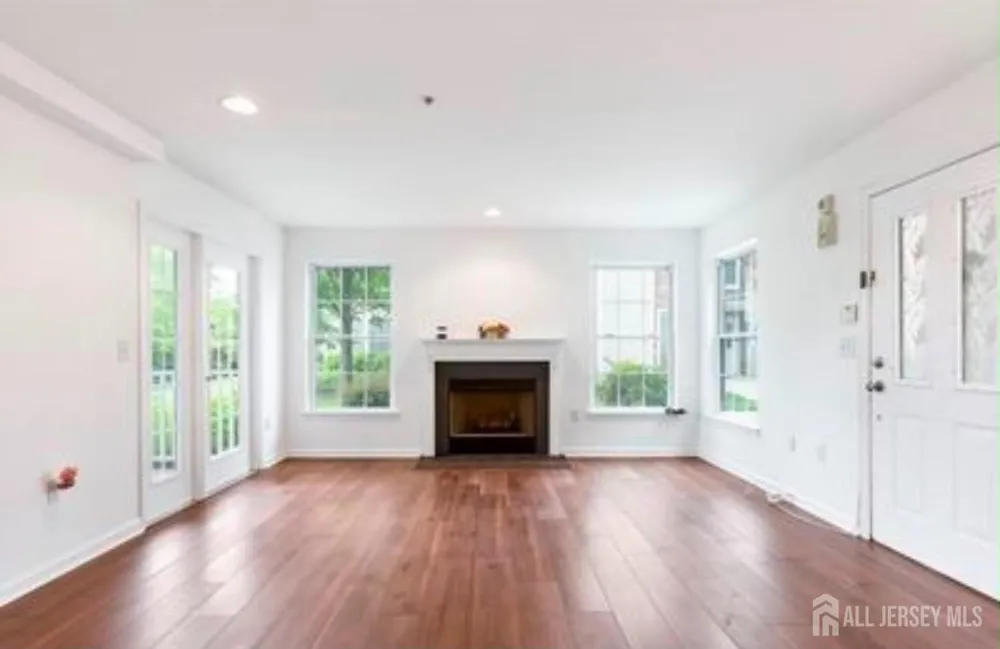 106 Chariot Court Piscataway, NJ 08854
