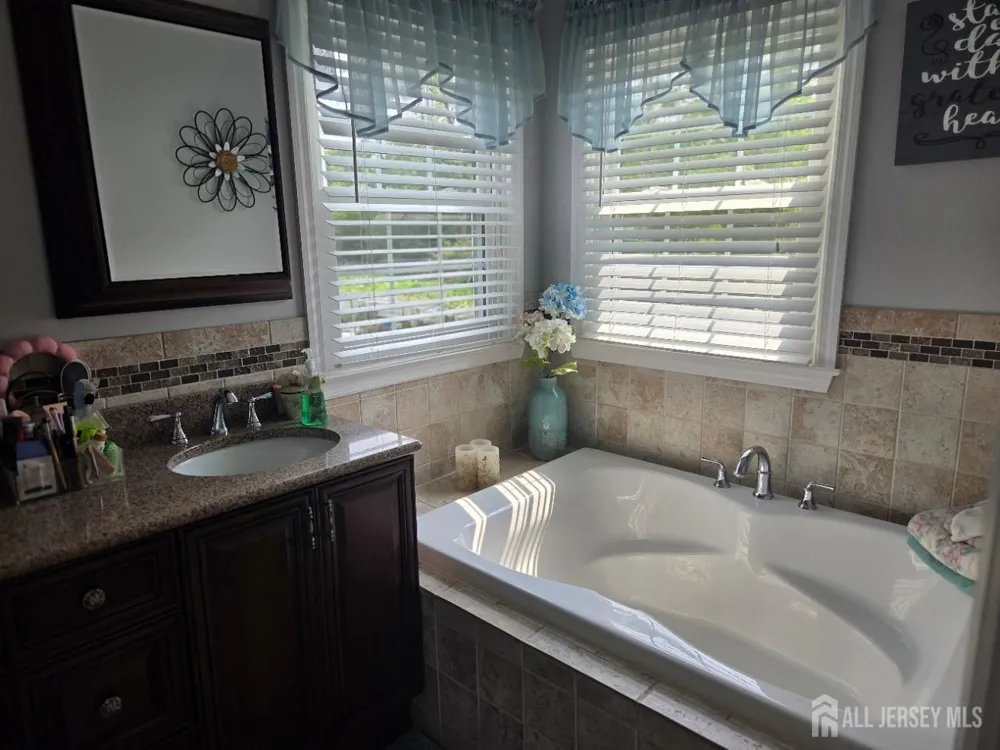 62 Canal Street Sayreville, NJ 08872