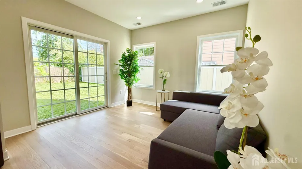 225 Penn Avenue Edison, NJ 08817