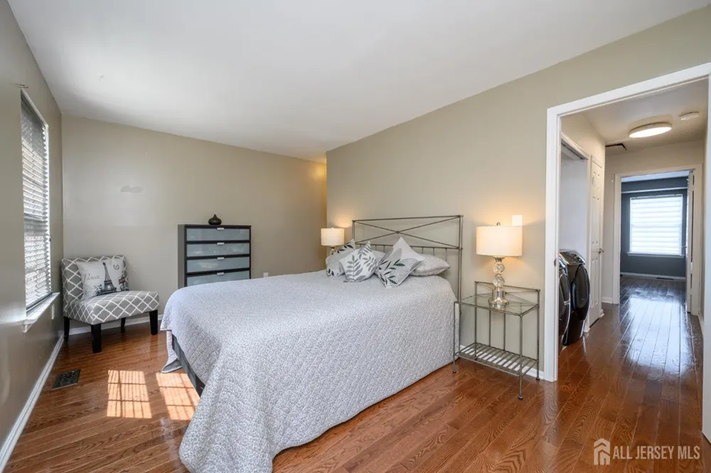 725 Darlington Drive Old Bridge, NJ 08857