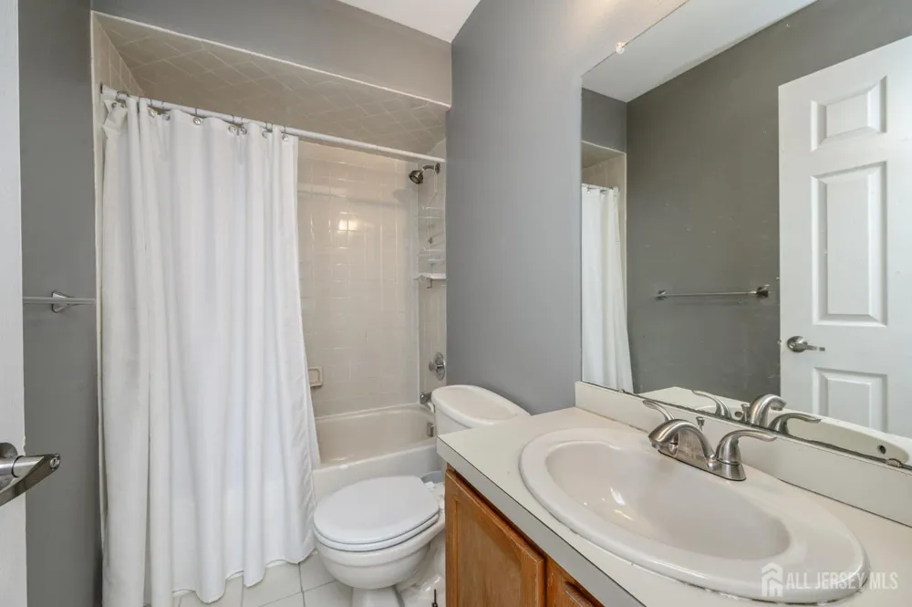 725 Darlington Drive Old Bridge, NJ 08857