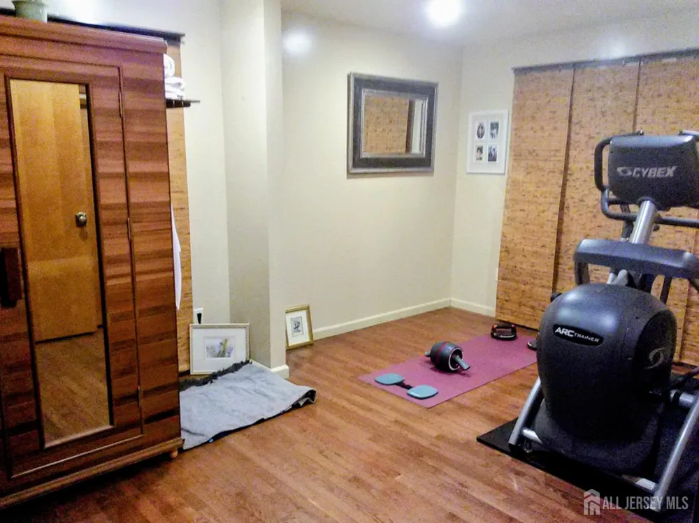 41 Claremont Avenue Colonia, NJ 07067