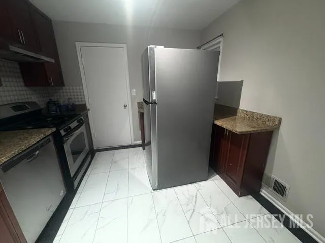 81 Woodmere Drive Parlin, NJ 08859