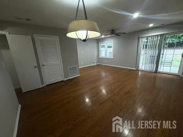 81 Woodmere Drive Parlin, NJ 08859