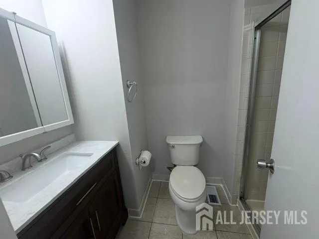 81 Woodmere Drive Parlin, NJ 08859