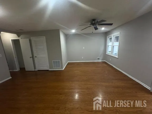 81 Woodmere Drive Parlin, NJ 08859