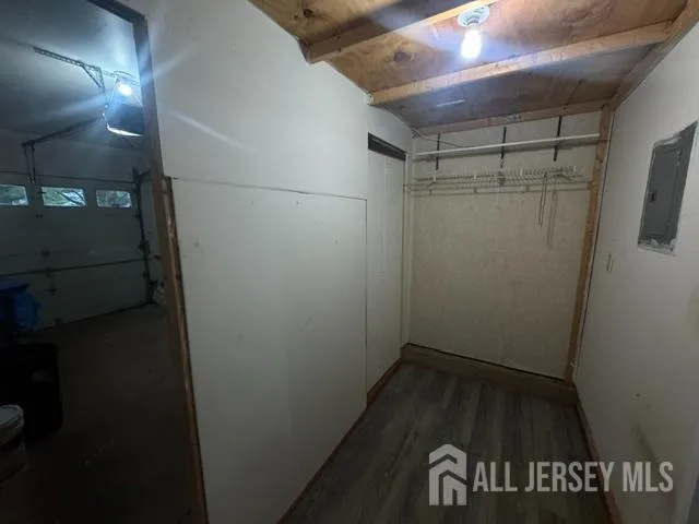 81 Woodmere Drive Parlin, NJ 08859