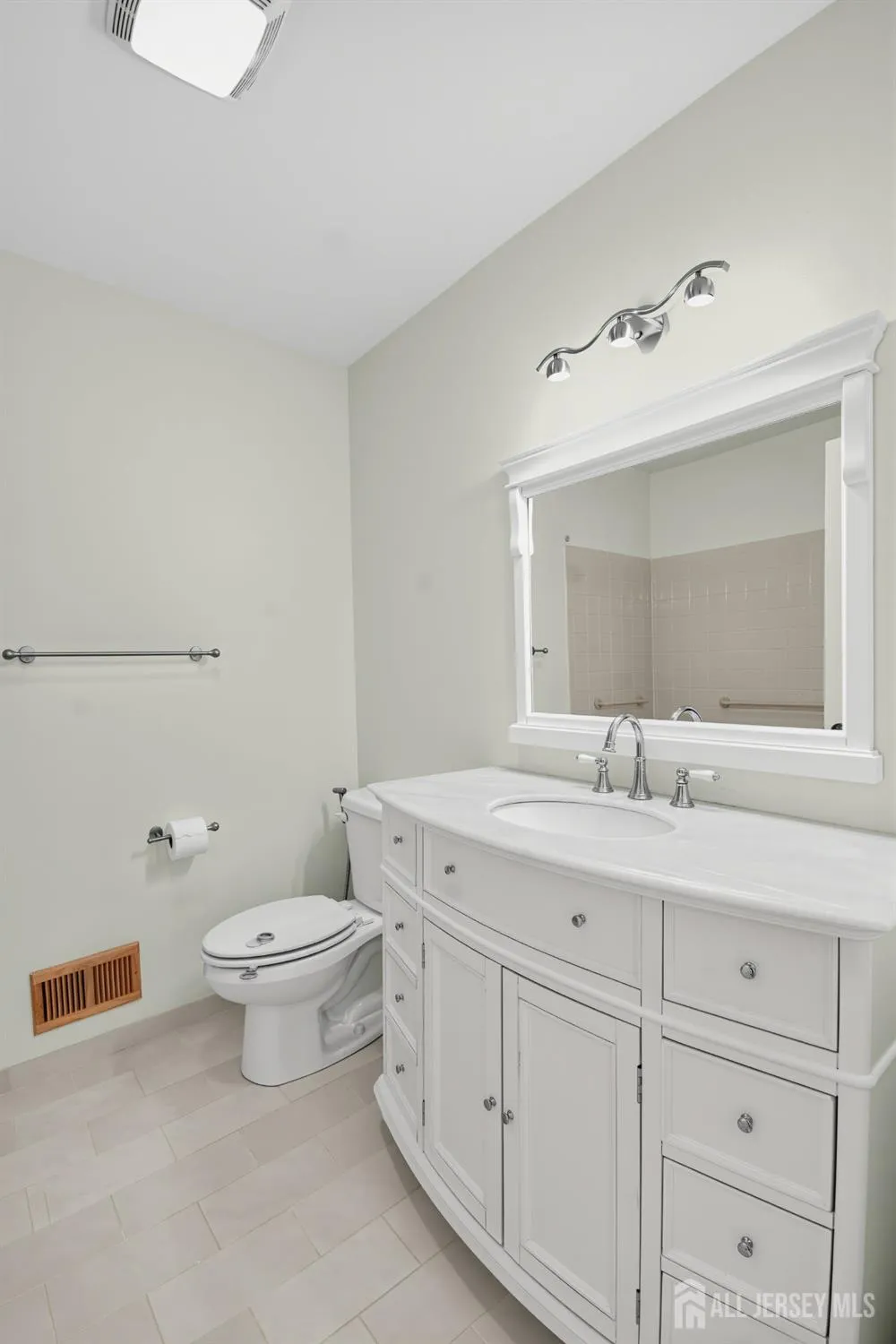 38 Ventura Court Old Bridge, NJ 08857