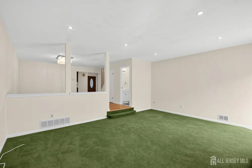 38 Ventura Court Old Bridge, NJ 08857