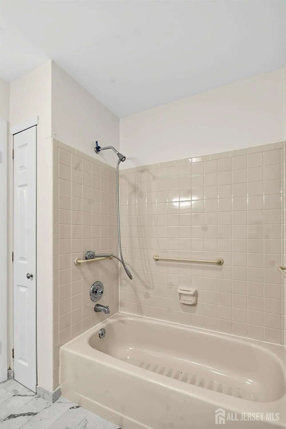 38 Ventura Court Old Bridge, NJ 08857