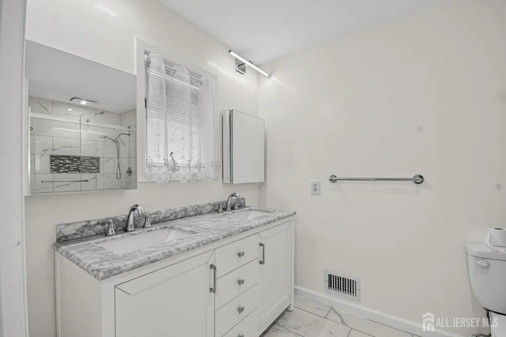 38 Ventura Court Old Bridge, NJ 08857
