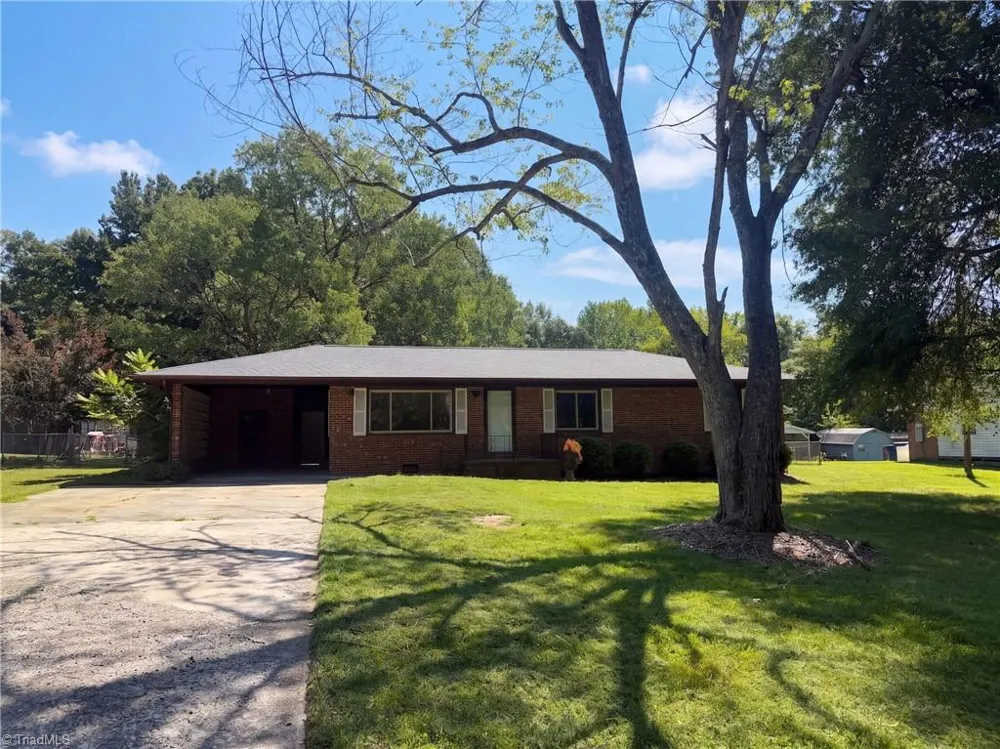 5909 Chipmunk Drive Greensboro, NC 27407
