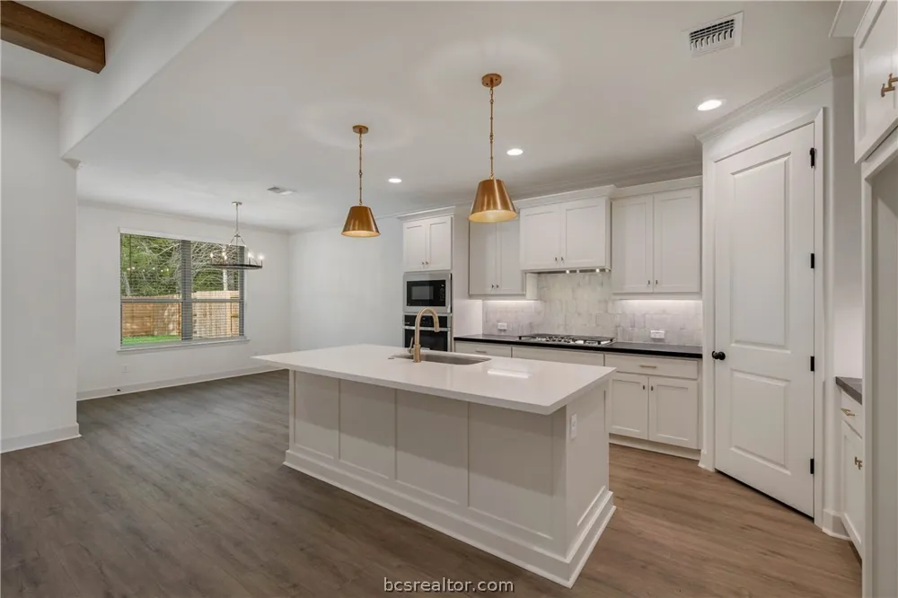 5046 Acadia Loop Bryan, TX 77802