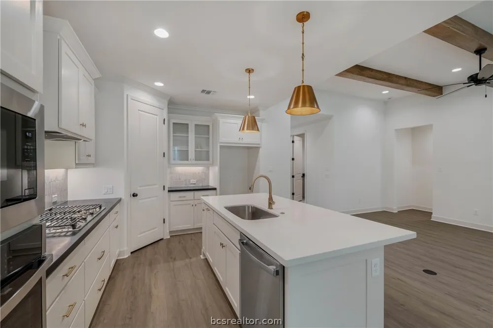 5046 Acadia Loop Bryan, TX 77802