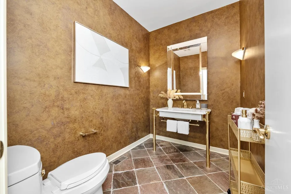 5035 Taft Place Indian Hill, OH 45243