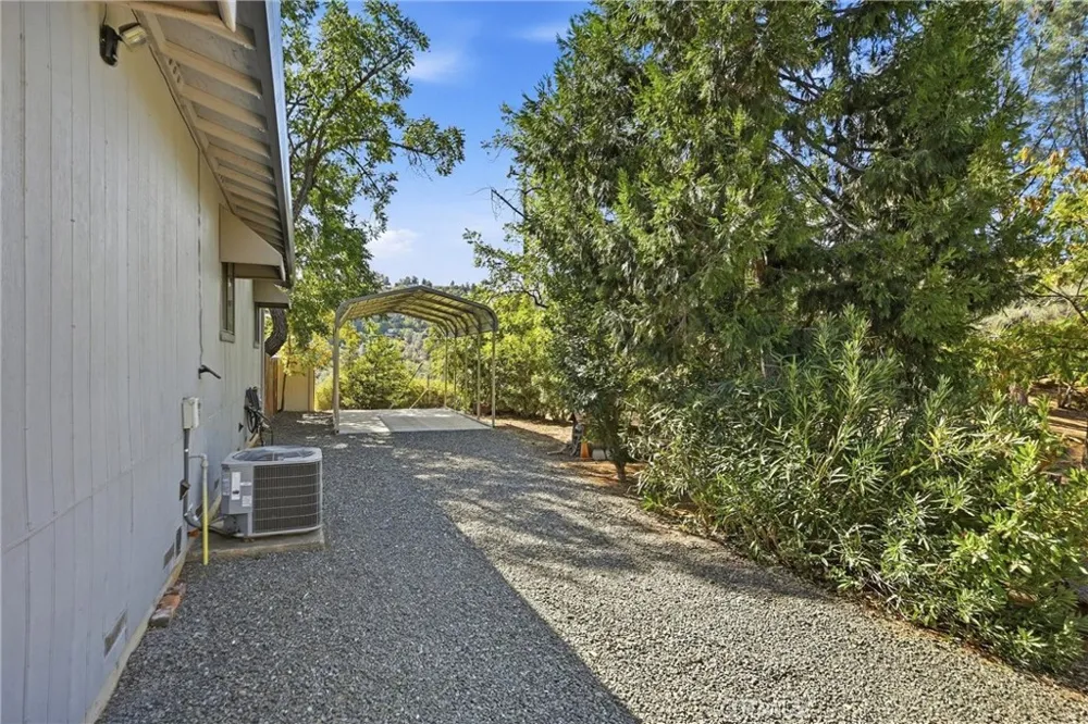 9815 Siskiyou Court Kelseyville, CA 95451