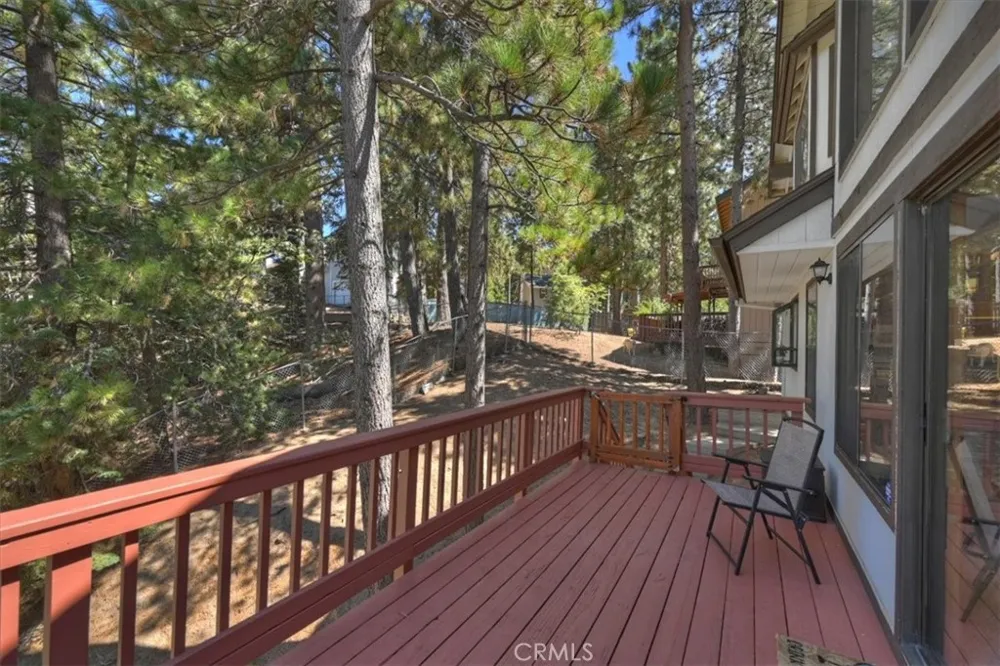 31310 Oakleaf Running Springs, CA 92382