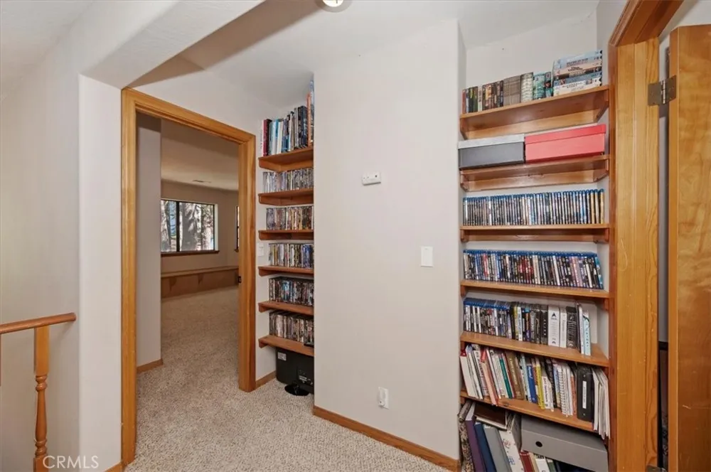 31310 Oakleaf Running Springs, CA 92382