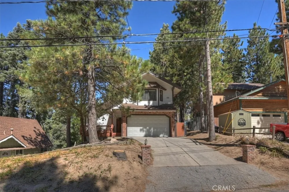 31310 Oakleaf Running Springs, CA 92382
