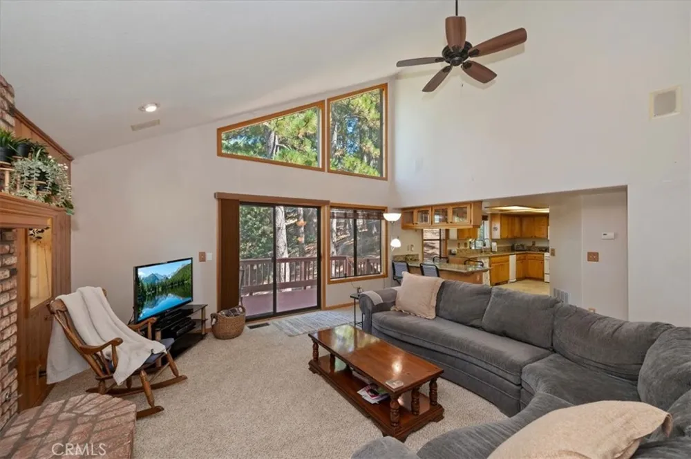 31310 Oakleaf Running Springs, CA 92382