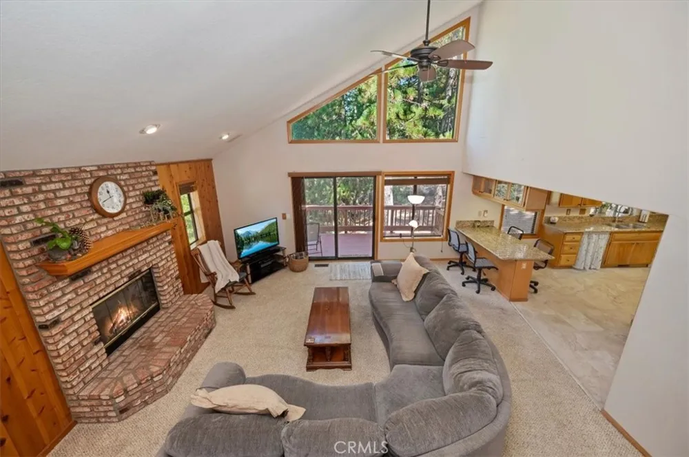 31310 Oakleaf Running Springs, CA 92382