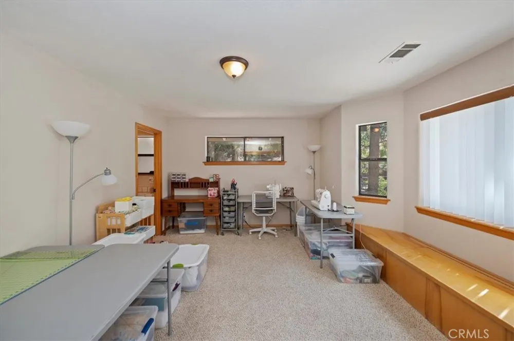 31310 Oakleaf Running Springs, CA 92382