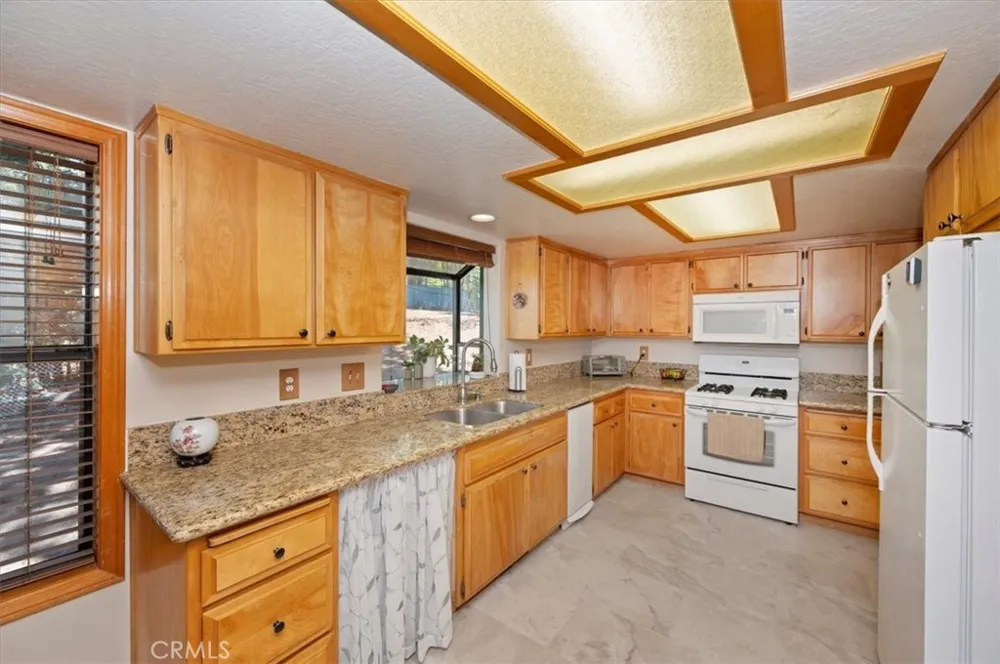 31310 Oakleaf Running Springs, CA 92382