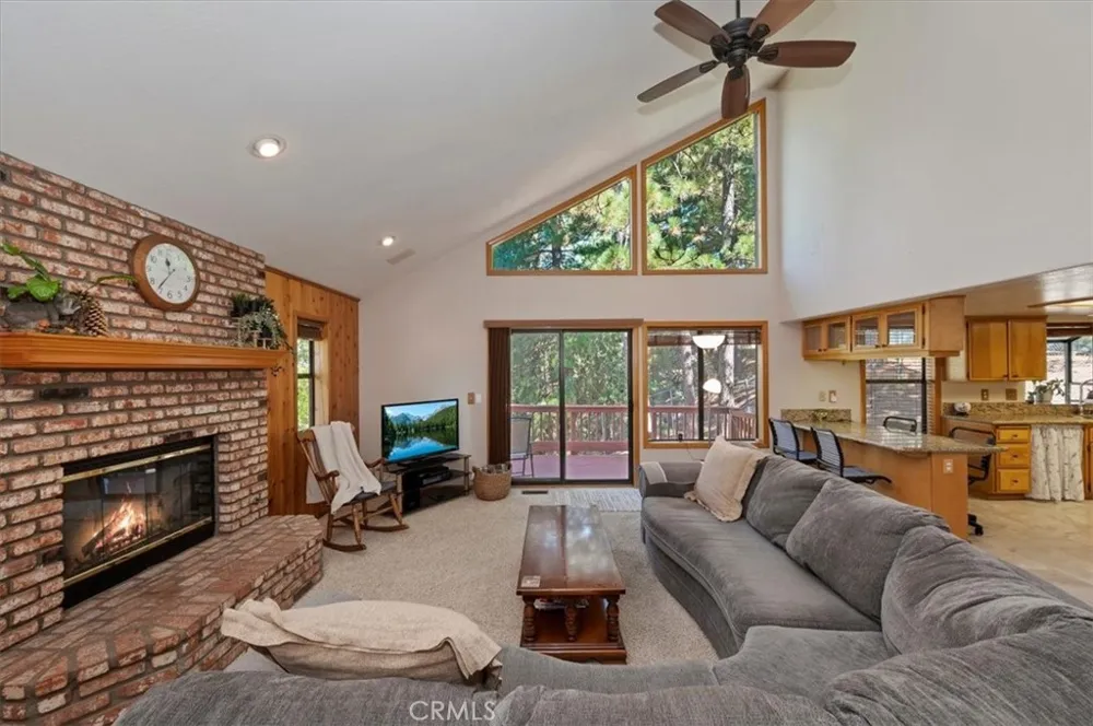31310 Oakleaf Running Springs, CA 92382