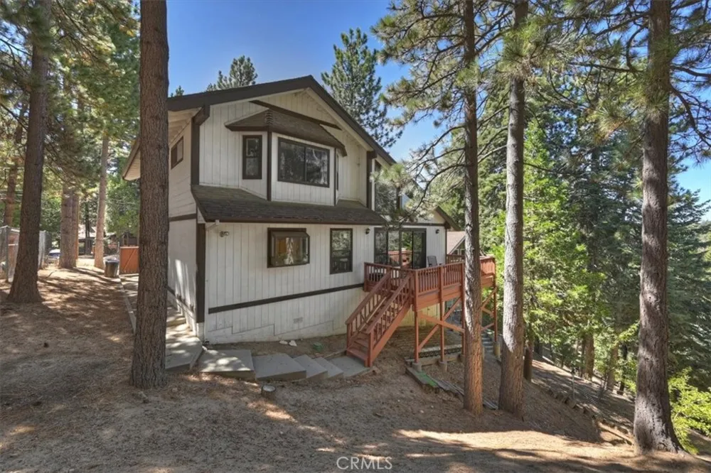 31310 Oakleaf Running Springs, CA 92382