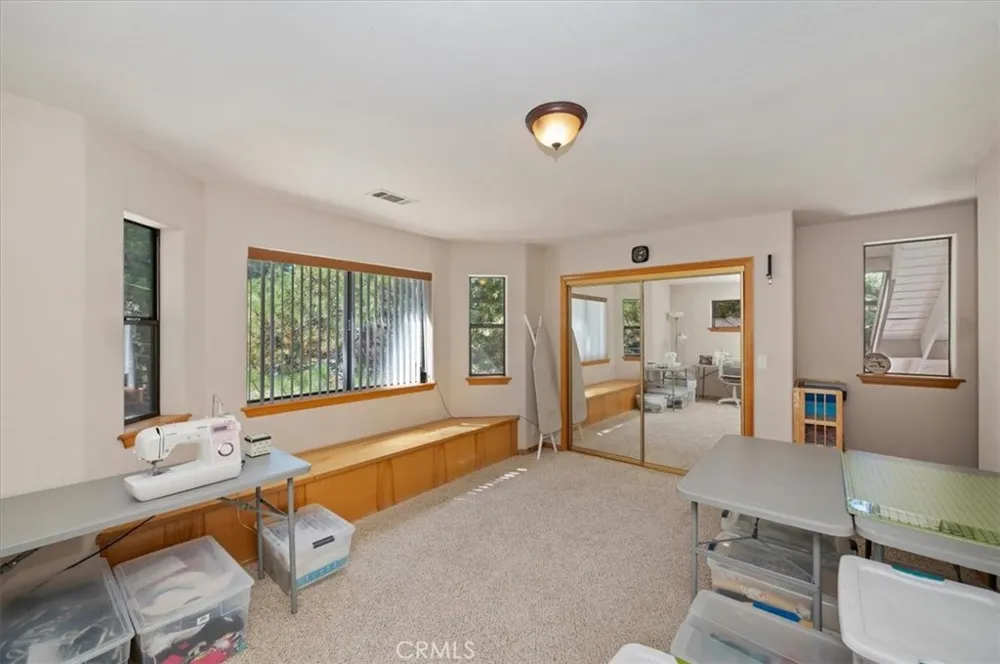31310 Oakleaf Running Springs, CA 92382