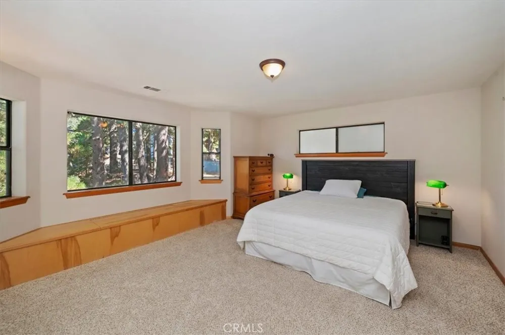 31310 Oakleaf Running Springs, CA 92382