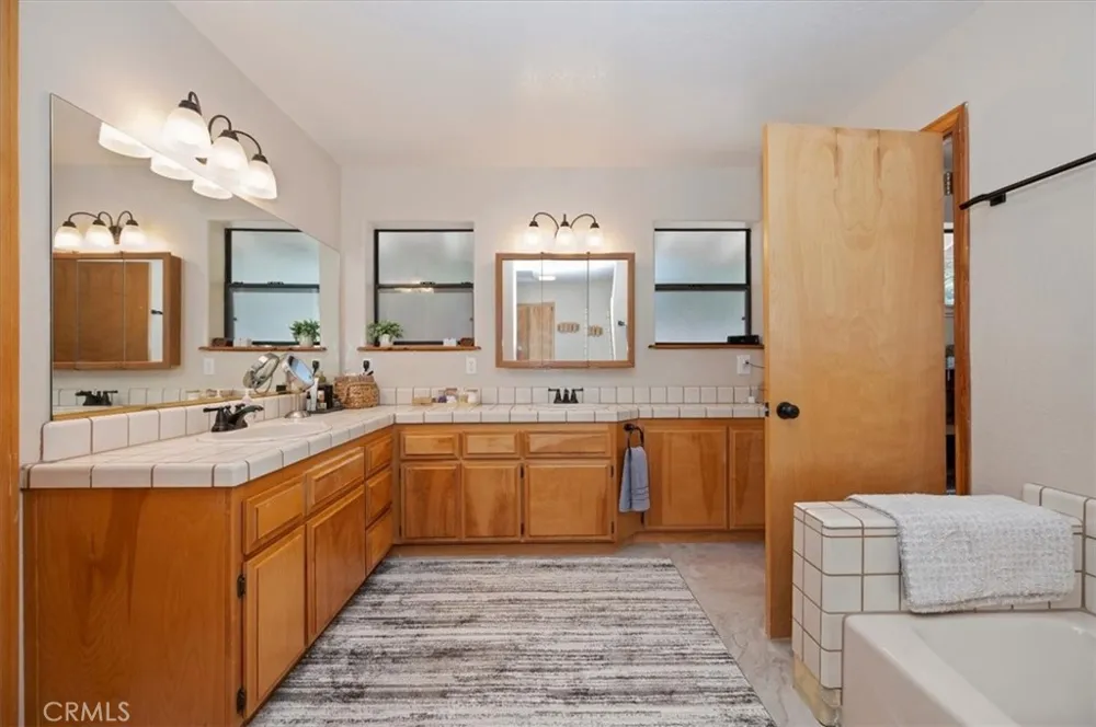 31310 Oakleaf Running Springs, CA 92382