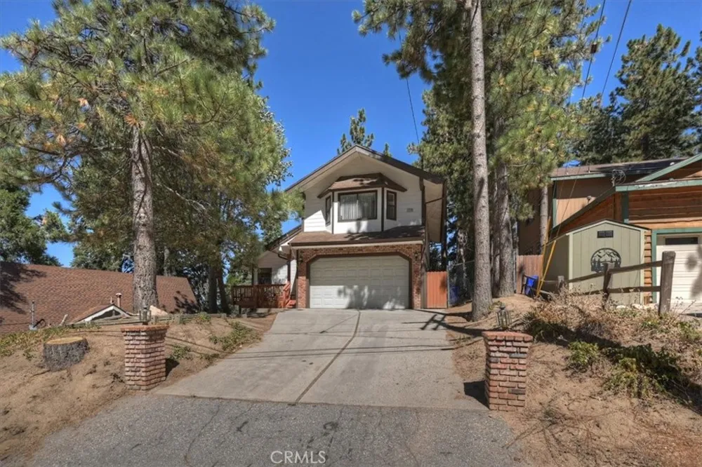 31310 Oakleaf Running Springs, CA 92382