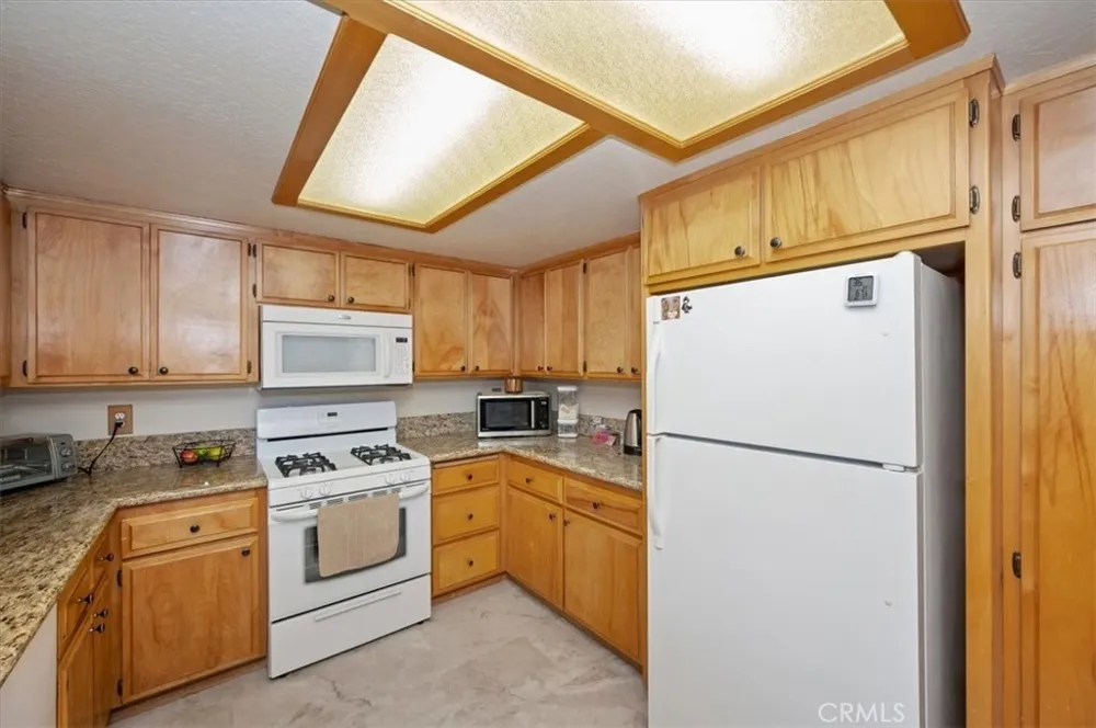 31310 Oakleaf Running Springs, CA 92382