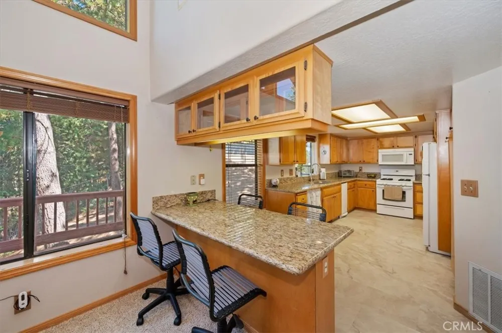 31310 Oakleaf Running Springs, CA 92382
